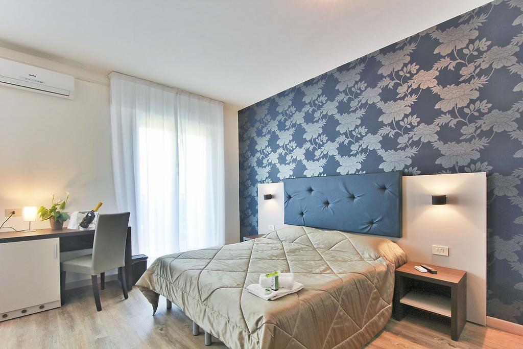 Hotel Gambrinus Lignano Sabbiadoro Exteriör bild