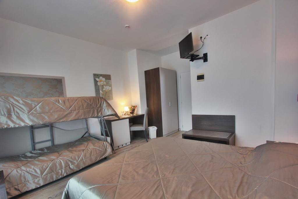 Hotel Gambrinus Lignano Sabbiadoro Rum bild