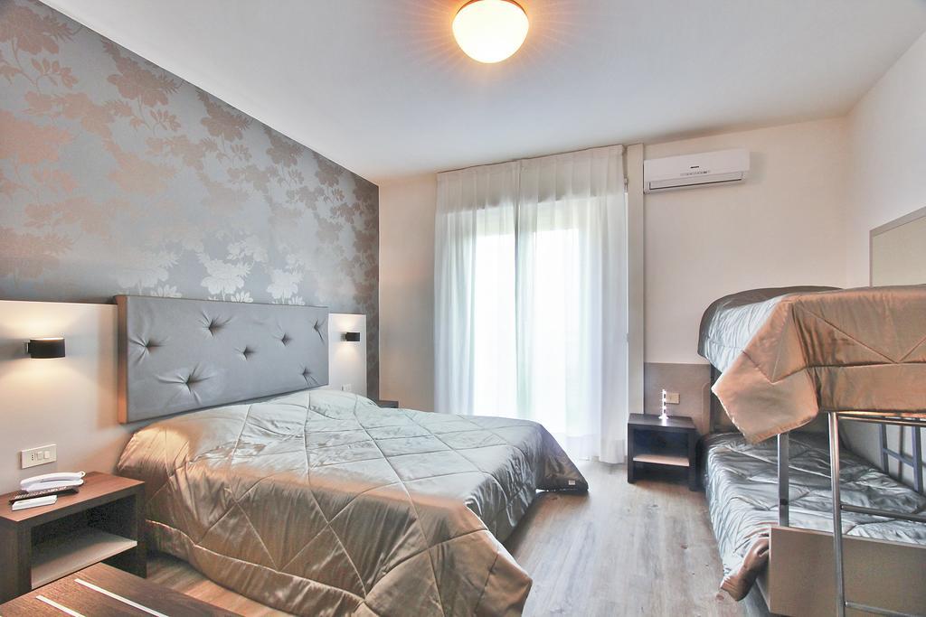 Hotel Gambrinus Lignano Sabbiadoro Rum bild