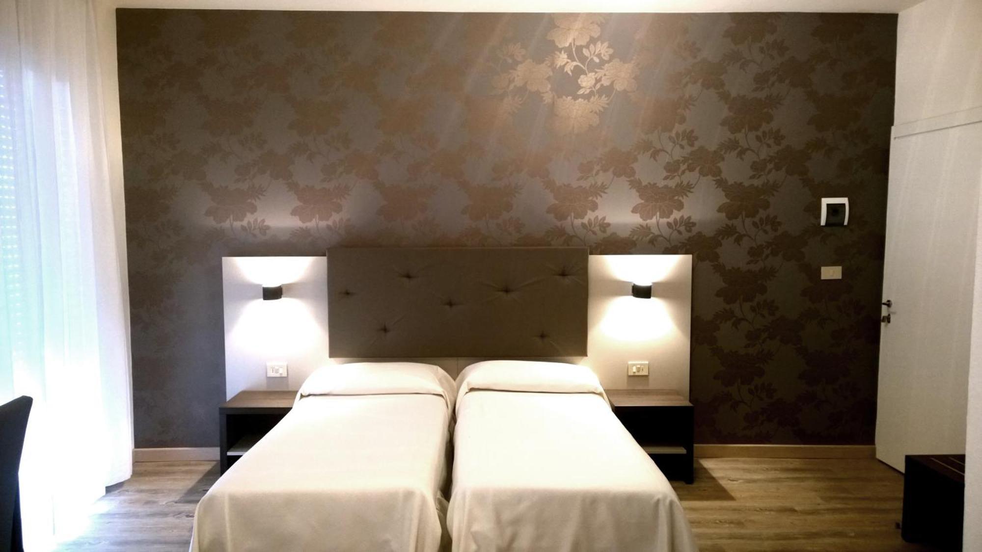 Hotel Gambrinus Lignano Sabbiadoro Rum bild