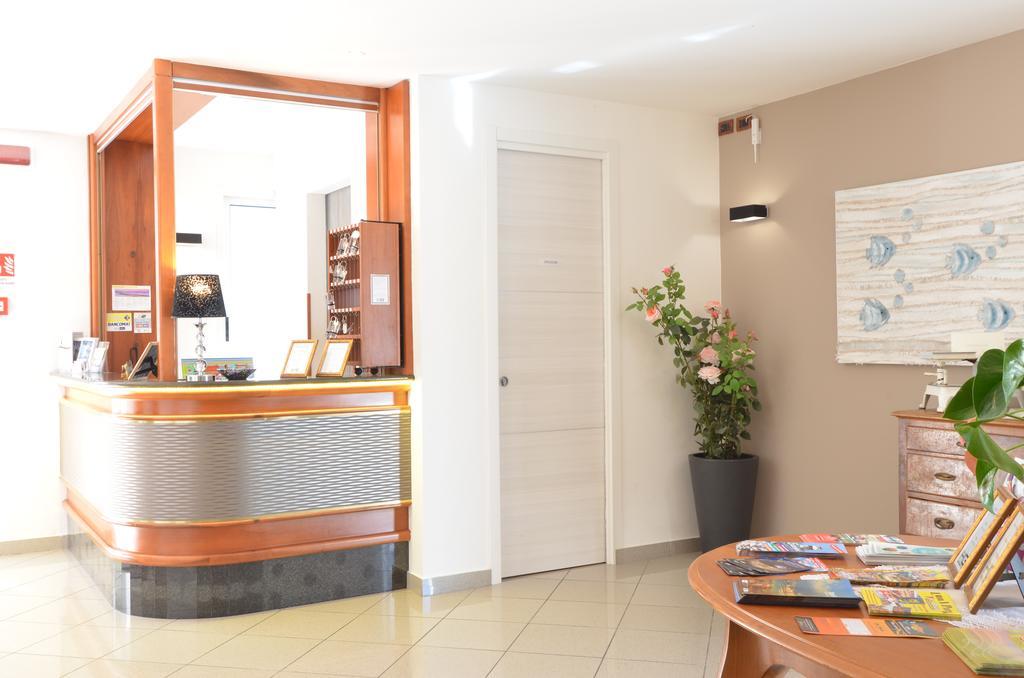 Hotel Gambrinus Lignano Sabbiadoro Exteriör bild