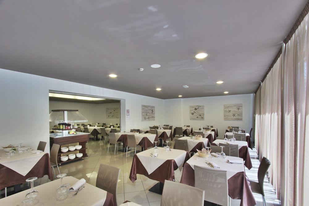 Hotel Gambrinus Lignano Sabbiadoro Exteriör bild